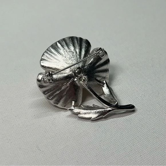 Vintage Silver and Gold Tone Flower Brooch - Picture 5 of 6